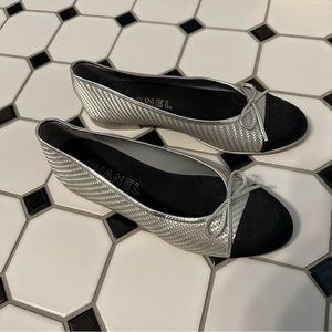 WORN ONCE Silver Chanel Flats w/ Black Grosgrain Cap Toe